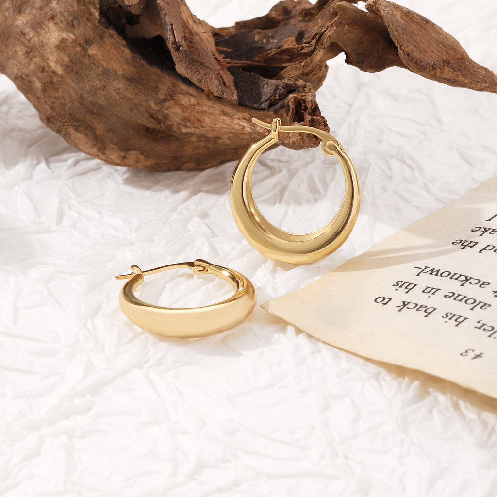 14K Graduated Hoop Huggie Earring in 14K Yellow Plated