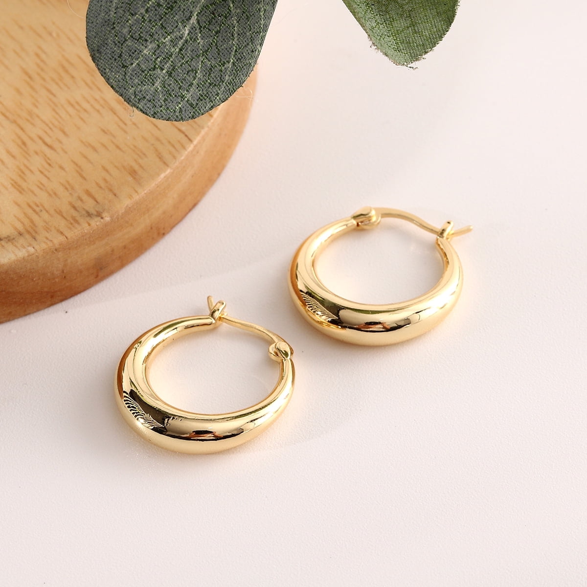 14K Graduated Hoop Huggie Earring in 14K Yellow Plated