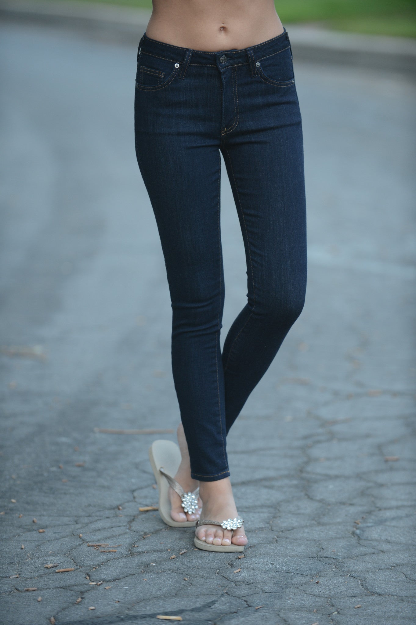 9″ Rise Ankle Skinny Jeans - Black