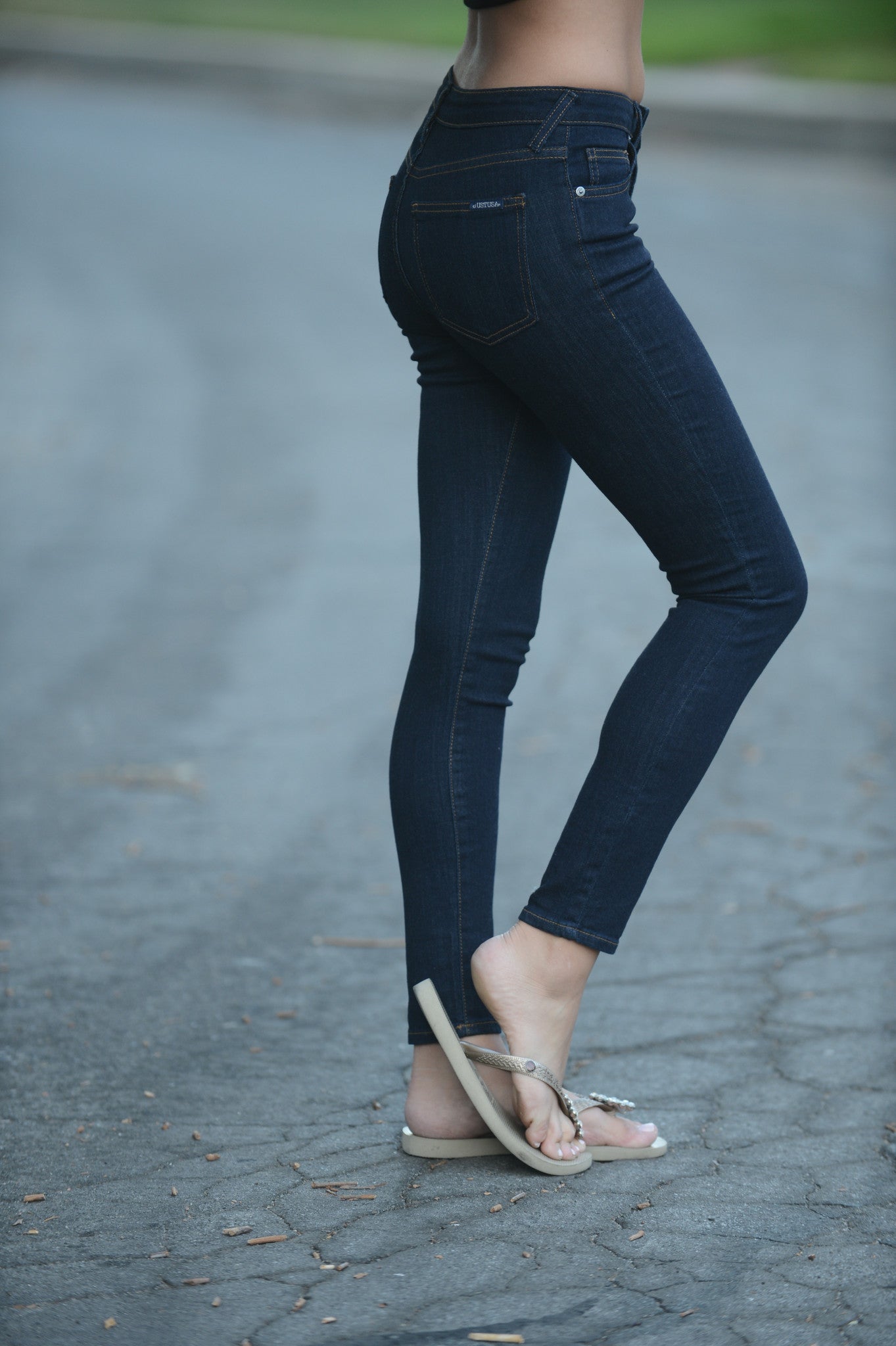 9″ Rise Ankle Skinny Jeans - Black