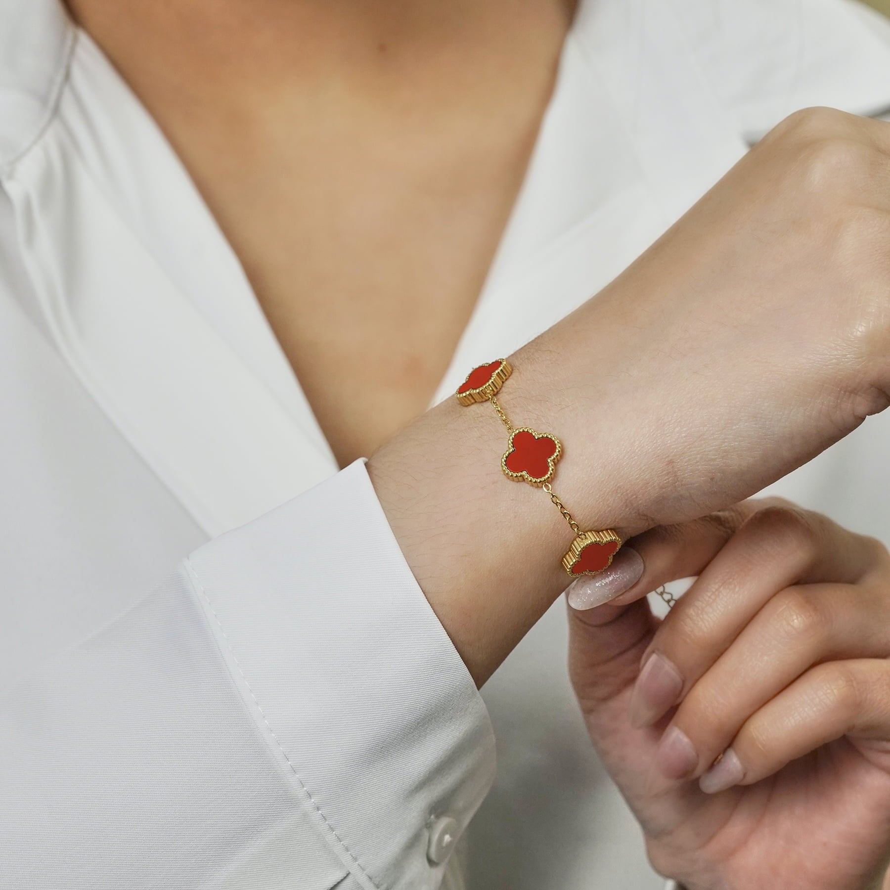 White Flower Link Bracelet in Yellow Plated